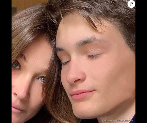 Carla Bruni : son fils Aurélien Enthoven éblouissant .